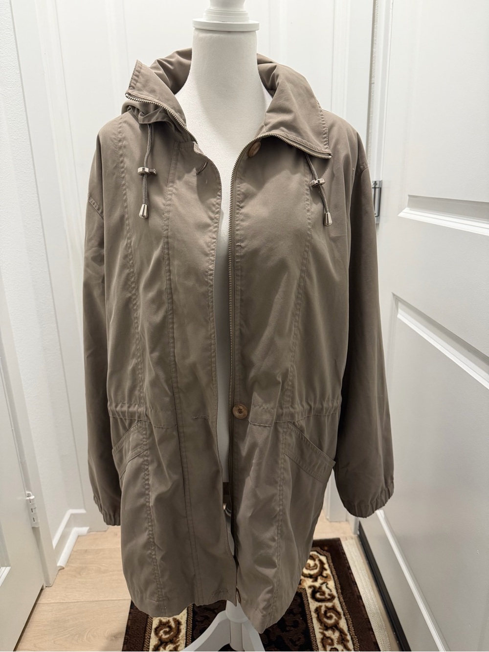 AEROS Taupe Hooded Rain Jacket Women’s Large Lightweight